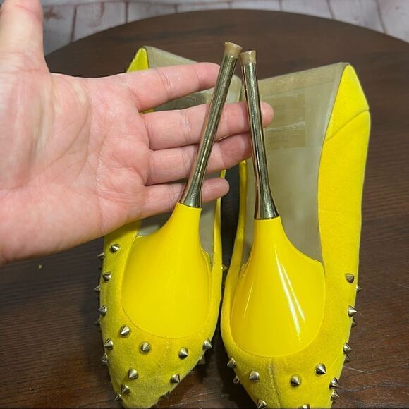 Shoe dazzle yellow suede like studded stiletto pumps GUC 8.5 - Picture 10 of 12